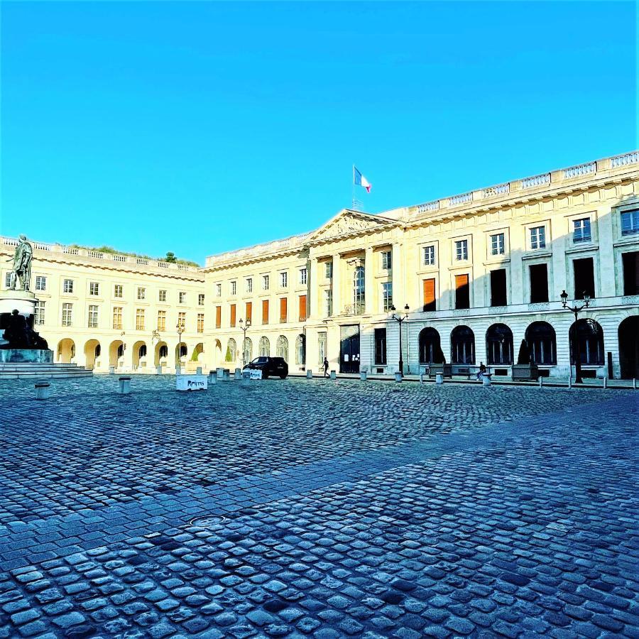 Aux Clefs Des Sacres: Historic Hotel in Reims City Center Exterior photo