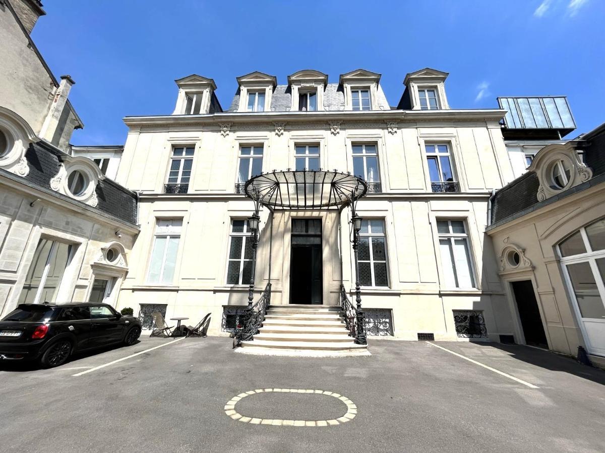 Aux Clefs Des Sacres: Historic Hotel in Reims City Center Exterior photo