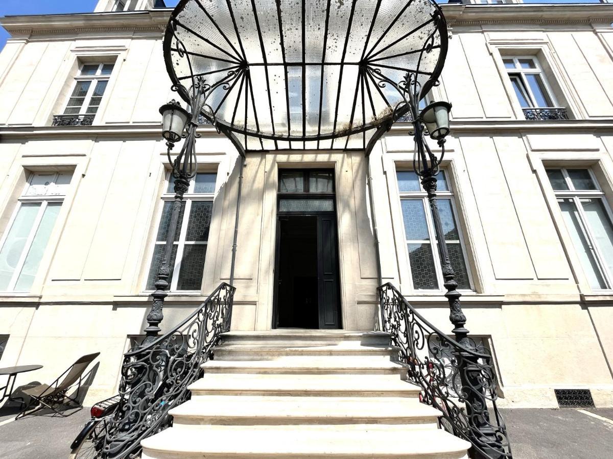 Aux Clefs Des Sacres: Historic Hotel in Reims City Center Exterior photo